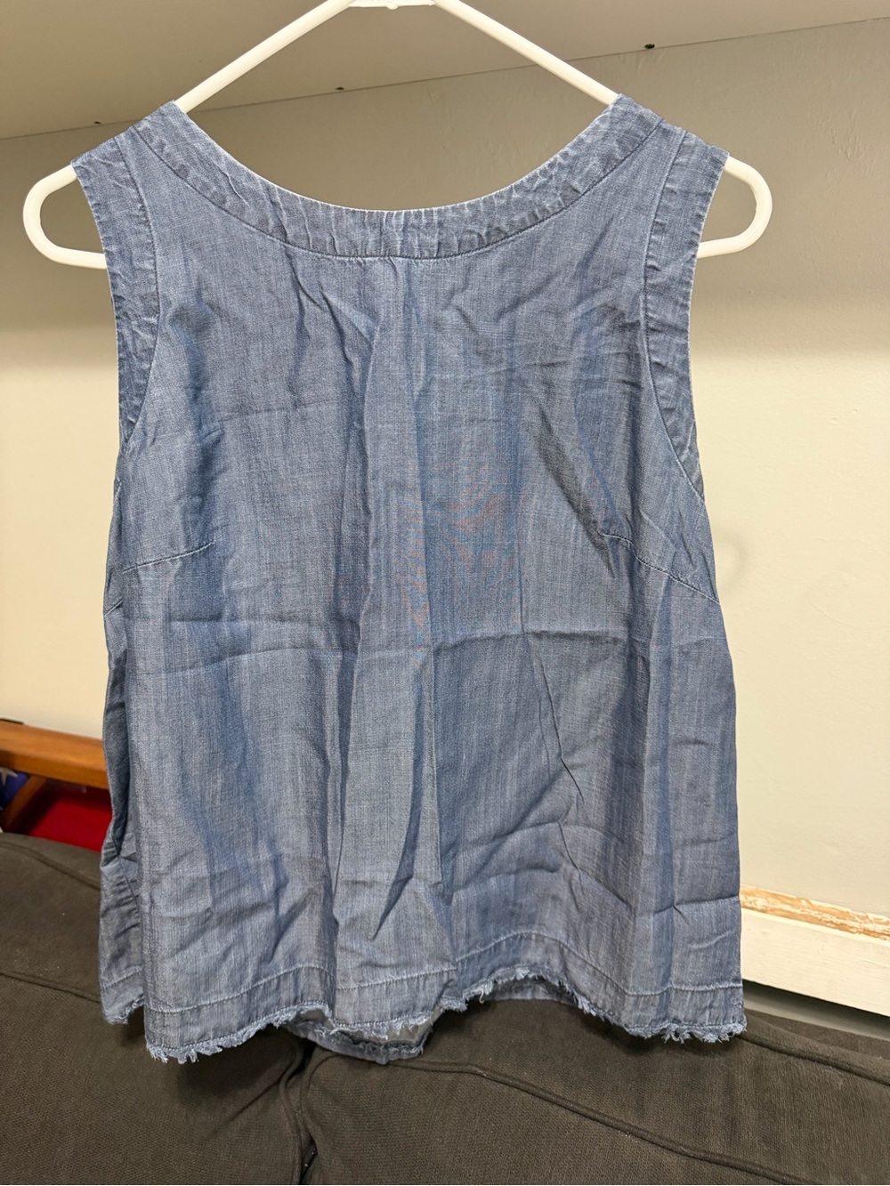 Sleeveless Chambray Tank Top - Light Blue